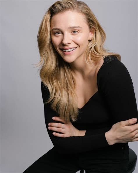 Smile : r/chloegracemoretz 